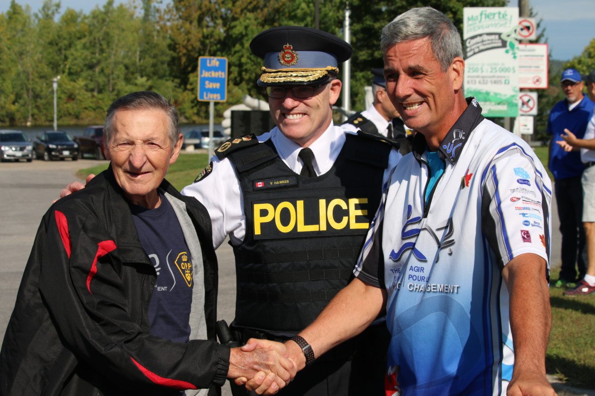 Walter Gretzky, OPP Commissioner Vince Hawkes and Joe